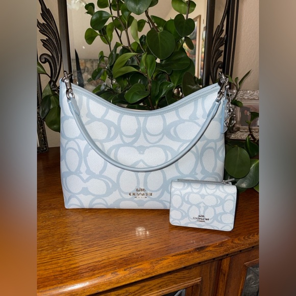 Coach Laurel Shoulder Bag in Sketch Signature Canvas with Matching Wallet - Picture 2 of 15